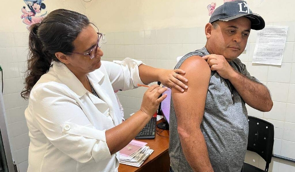 Em primeiro dia de campanha, Dourados tem alta procura por imunizante da dengue