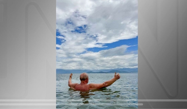 Lula publica foto durante banho de mar: “Para começar 2024 com muita energia”