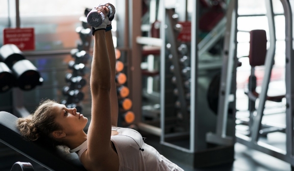 Perda de massa muscular: por que o melhor investimento para o futuro é começar a fazer uma reserva de músculos já