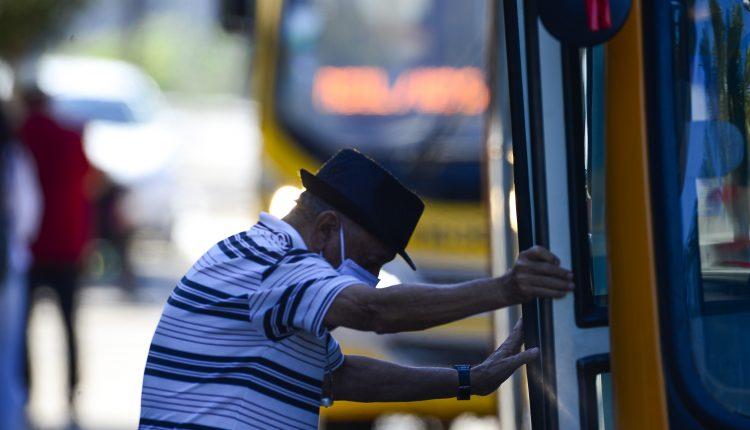Uso de máscara pode gerar imunidade, diz estudo