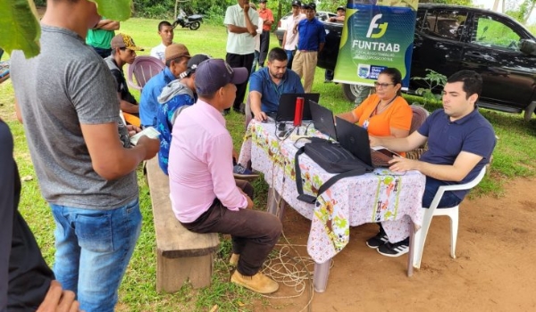 Funtrab atua no cadastro, encaminhamento e embarque de indígenas para colheita da maçã