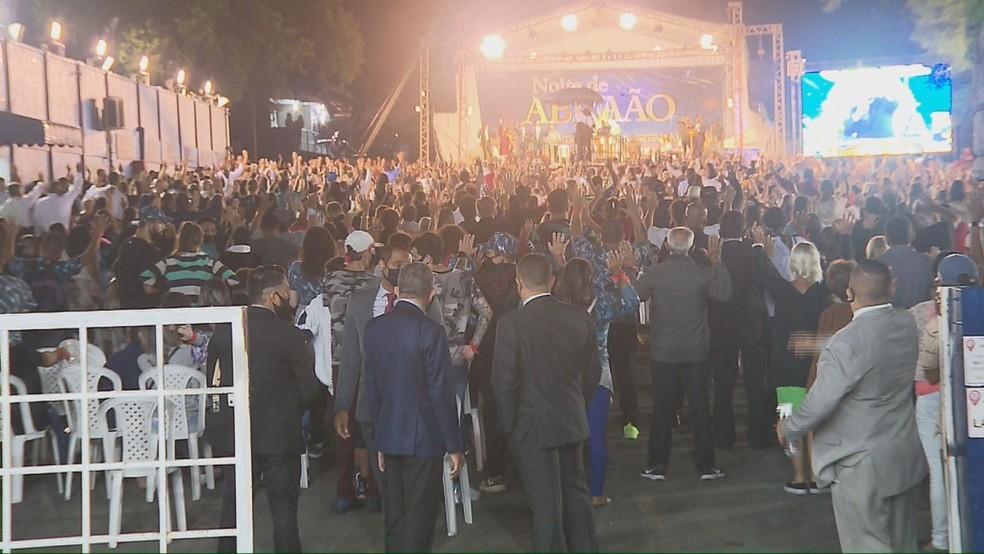 Culto com mais de 2 mil pessoas é interditado