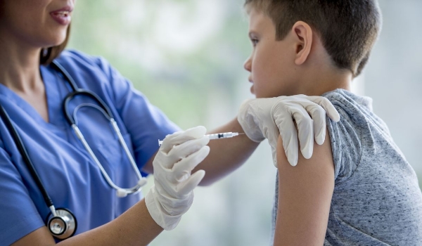 Meninos de até 14 anos são os que menos se vacinam contra o HPV