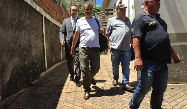 Com prisão perpétua na Itália, Cesare Battisti tem dólares liberados em MS