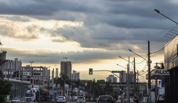 MS abre a semana com temperatura amena e risco de chuva intensa