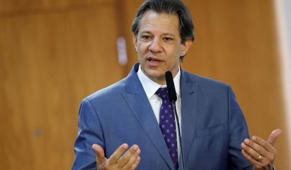 Proposta de revisão da faixa de isenção do IR sai até o fim do mês, diz Haddad