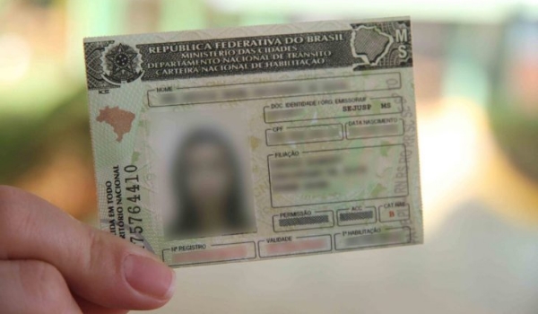 Alerta: promessa de CNH sem aulas, exames e nem provas é golpe com entrega de documento falso
