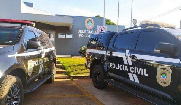 Homem morre ao bater moto em muro e polícia encontra porções de cocaína