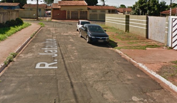 Briga termina com homem esfaqueado e com a mão quase decepada