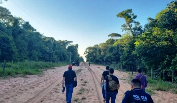 Grupo terrorista reaparece e queima trator em fazenda