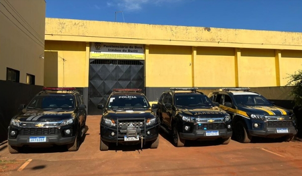 PF faz operação contra “escritório” instalado em presídio para aplicar golpes