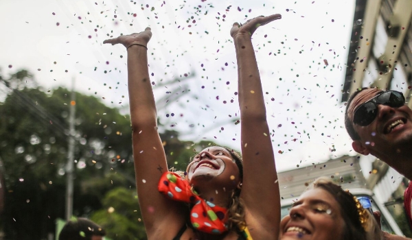Carnaval deve injetar R$ 9 bilhões na economia brasileira, diz CNC