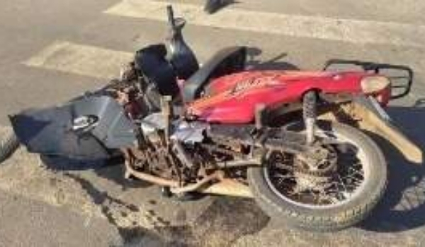 Idoso morre após colisão entre moto e caminhonete em cruzamento