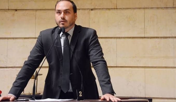 Moraes autoriza acesso de Carlos Bolsonaro às investigações da PF sobre “Abin paralela”