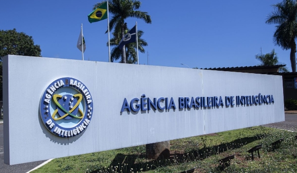 Servidores da Abin pedem a Lula novo marco regulatório e dizem que precisam manter distância de políticos