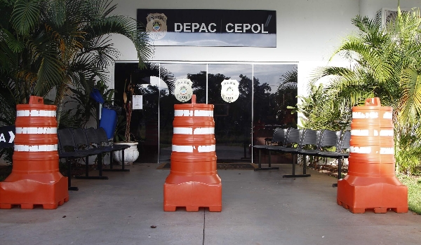 Suspeitos de assaltos derrubam guarda de moto e perseguição acaba com tiros