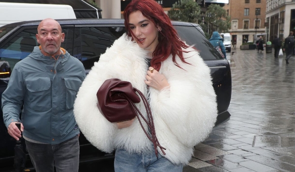 A tendência de “esposas da máfia” do TikTok traz casacos de pele de volta à moda