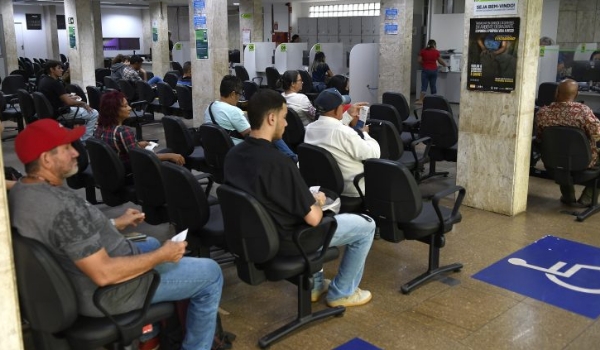 Segunda-feira abre a semana com 5,4 mil vagas de emprego oferecidas na Fundação do Trabalho