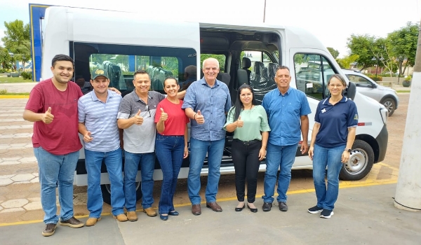 Deputados Estaduais se unem e adquirem nova van para Caracol
