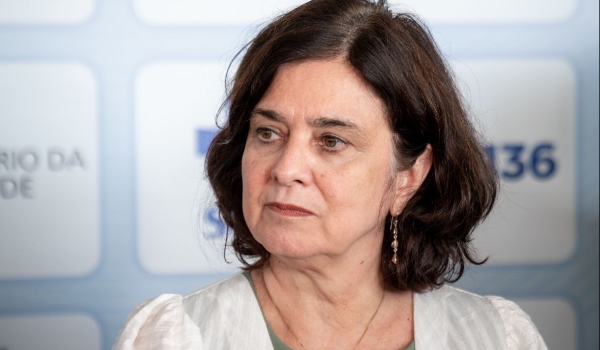 Alvo do Centrão, ministra da Saúde é recordista de convocações na Câmara