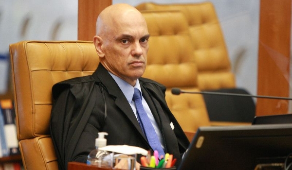 Defesa de Bolsonaro alega parcialidade e pede afastamento de Moraes de inquérito