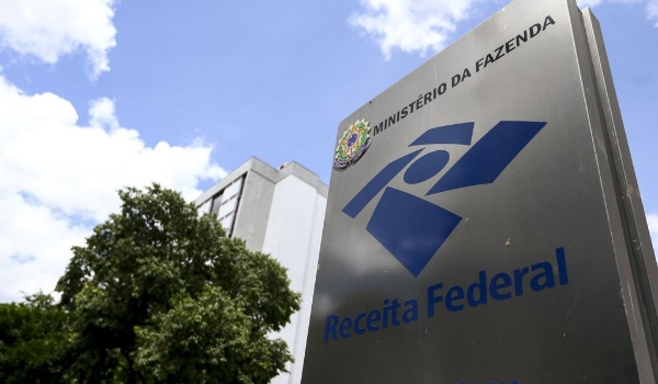 Leilão da Receita Federal terá celular a R$ 450 e carro por R$ 13 mil; veja como participar