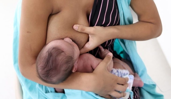 Ato de amor: a luta para combater a desinformação e aumentar o estoque do banco de leite humano