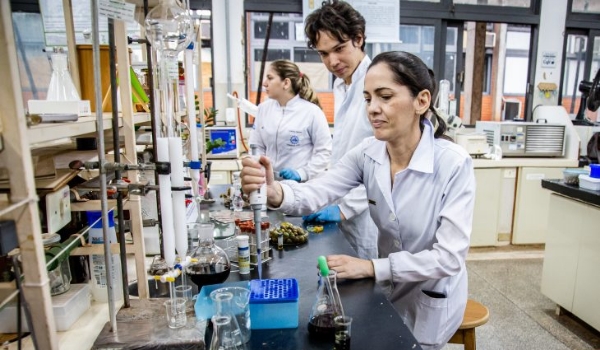 Estudo apoiado pela Fundect gera a 1ª patente do óleo essencial de guavira para uso em cosméticos