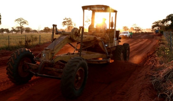 Governo firma convênio para melhoramento de estradas vicinais da Grande Dourados