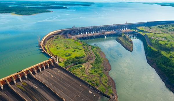 Brasil e Paraguai concordam em destravar orçamento de Itaipu temporariamente