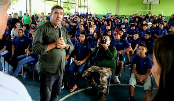 Com a agenda cheia, governador acompanha volta às aulas de perto no interior de MS