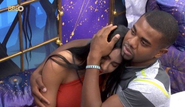 BBB 24: Isabelle chora após decisão sobre liderança e é consolada por Davi