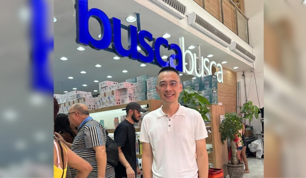 Com filas que viram o quarteirão, “Chefe do Benefício” do Brás quer ser “mais barato que a Shopee”