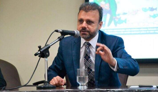 Afastado pelo STJ, comissionado segue com salário de R$ 30 mil no TCE