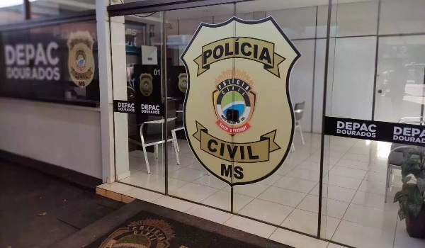 Jovem tem carro roubado por quadrilha armada na saída de restaurante