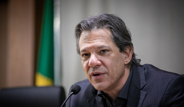 Fernando Haddad testa positivo para covid-19