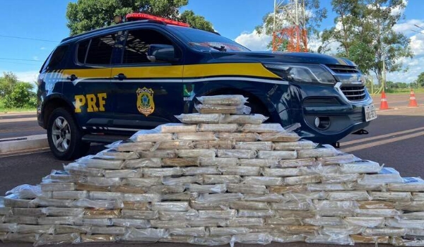 Motorista escondia R$ 25 milhões em cocaína na cabine de caminhão