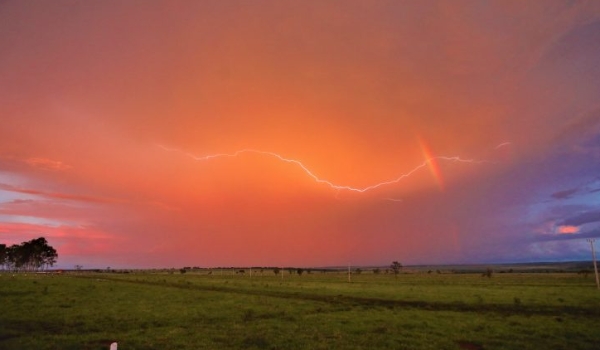 Sol prevalece na maior parte de MS, mas ‘sextou’ pode vir acompanhado de pancadas de chuvas