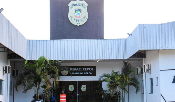 Mulher de 26 anos sai para comprar cerveja e é atingida por dois tiros