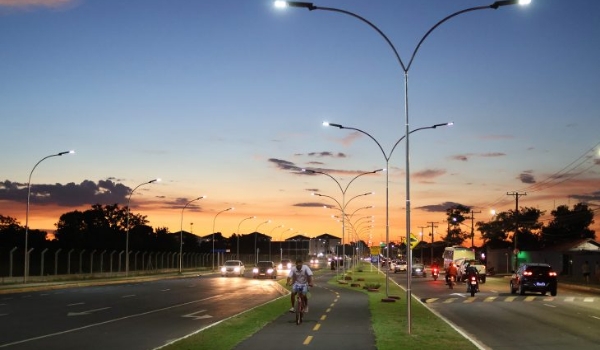 Energia limpa e moderna: nova iluminação da Cafezais traz segurança e incentiva moradores a praticar exercícios