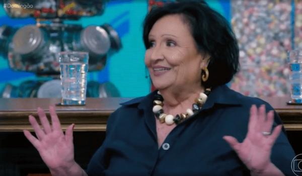 Dona Déa, mãe de Paulo Gustavo, critica falas de Rodriguinho: “Monte de asneira”