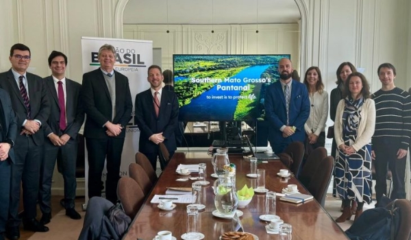 Governo de MS apresenta Lei do Pantanal para executivos, ONGs e autoridades da União Europeia