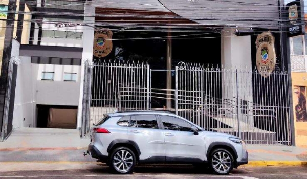 Padrasto que esperava mulher sair de casa para estuprar criança é preso