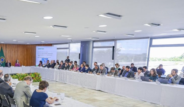 Avanços da IA no Brasil são debatidos por diretor-presidente da Fundect em reunião de conselho nacional