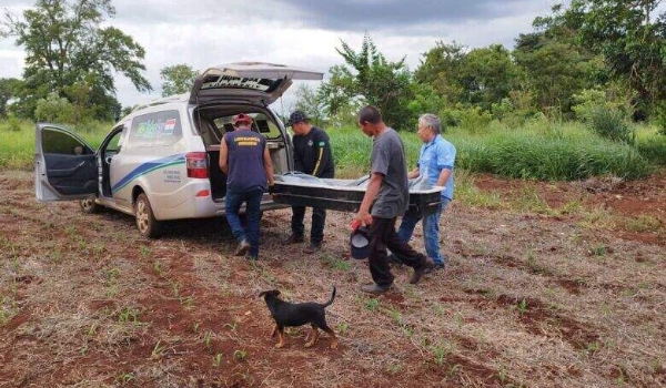 Após bebedeira, rapaz é encontrado morto e amigos dizem que ele foi espancado