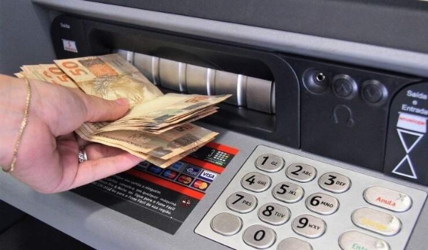 Governo antecipa 13º de aposentados e pensionistas do INSS