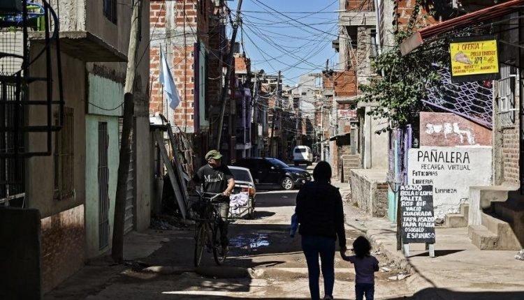 Pobreza atinge 40,9% da população na Argentina