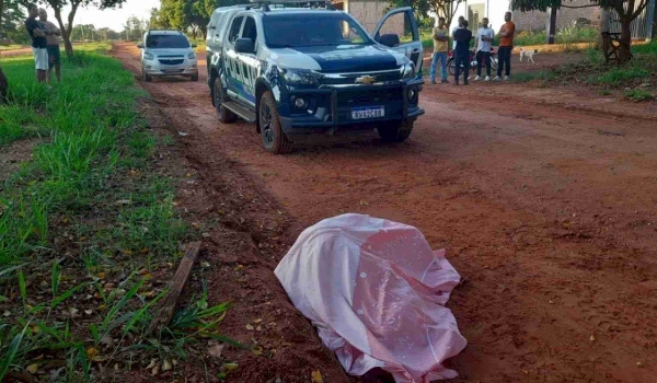 Homem é morto a pauladas após sair para comprar bebidas da festa de aniversário