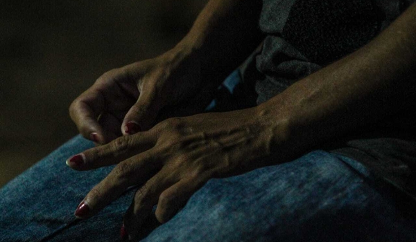 Linchada na internet, mãe sente culpa por ex quebrar perna do filho de 4 anos