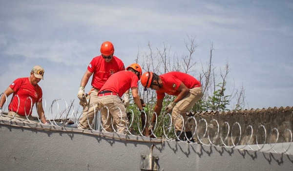 Churrasqueira foi quebrada para retirar corpo de chaminé